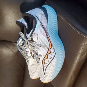 Saucony  Endorphins Pro Mens Sz 9